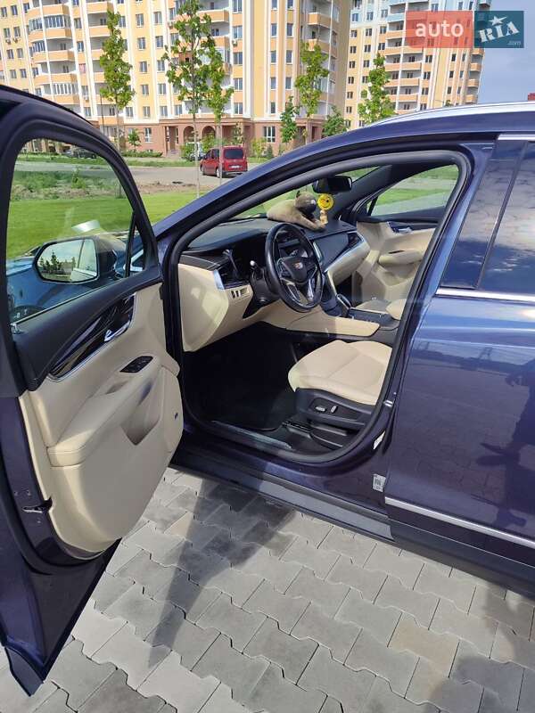Внедорожник / Кроссовер Cadillac XT5 2018 в Киеве