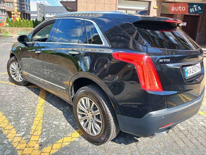 Внедорожник / Кроссовер Cadillac XT5 2017 в Киеве