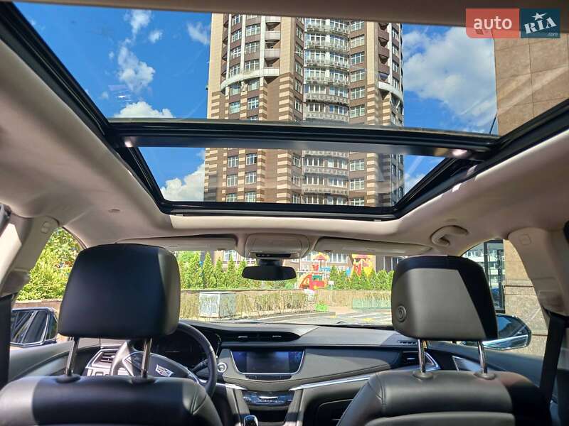 Внедорожник / Кроссовер Cadillac XT5 2017 в Киеве