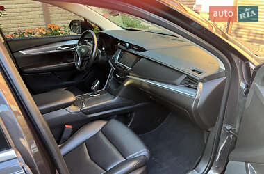 Внедорожник / Кроссовер Cadillac XT5 2018 в 