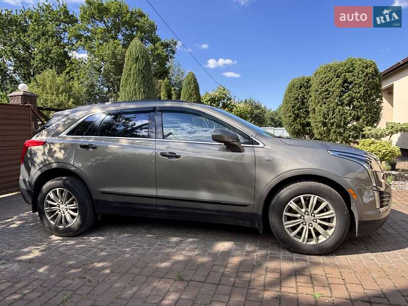 Внедорожник / Кроссовер Cadillac XT5 2017 в Житомире