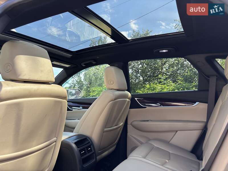 Внедорожник / Кроссовер Cadillac XT5 2017 в Житомире