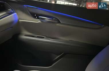 Внедорожник / Кроссовер Cadillac XT5 2018 в 
