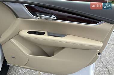Внедорожник / Кроссовер Cadillac XT5 2021 в 