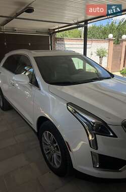 Внедорожник / Кроссовер Cadillac XT5 2017 в 
