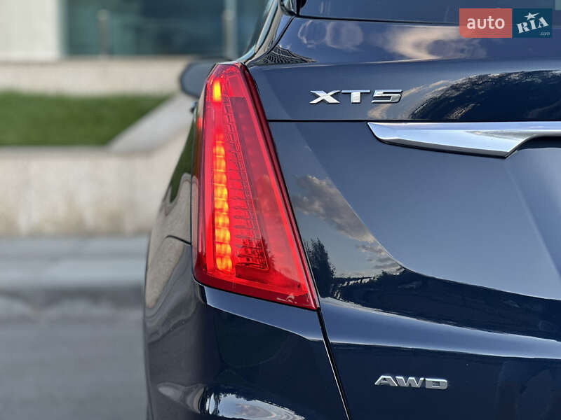 Позашляховик / Кросовер Cadillac XT5 2017 в Дніпрі