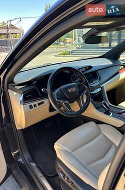 Внедорожник / Кроссовер Cadillac XT5 2017 в 