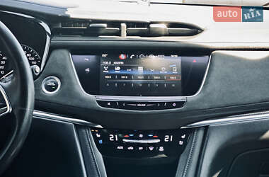 Внедорожник / Кроссовер Cadillac XT5 2017 в 