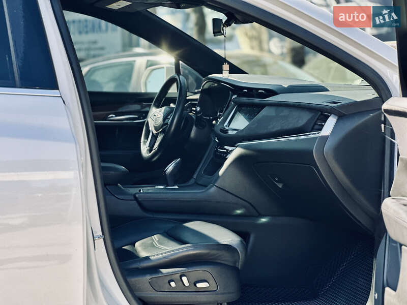 Внедорожник / Кроссовер Cadillac XT5 2017 в Киеве