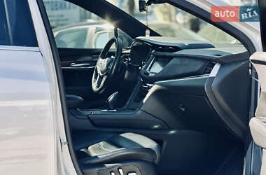 Внедорожник / Кроссовер Cadillac XT5 2017 в 