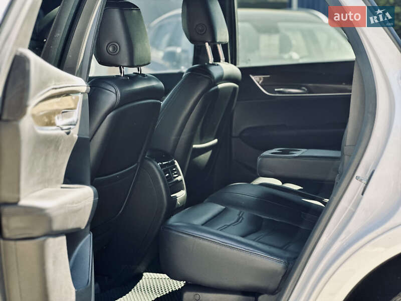 Внедорожник / Кроссовер Cadillac XT5 2017 в Киеве