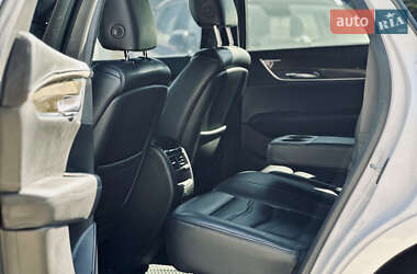 Внедорожник / Кроссовер Cadillac XT5 2017 в 