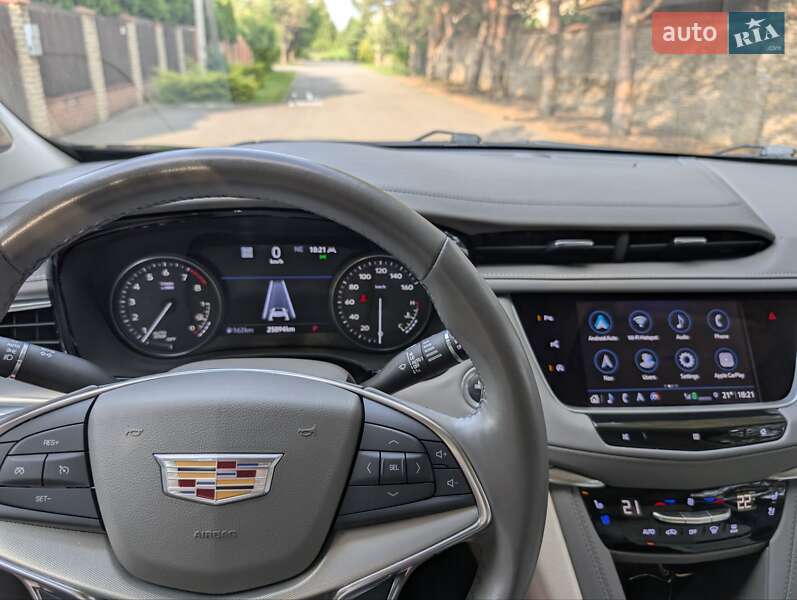 Внедорожник / Кроссовер Cadillac XT5 2021 в Луцке