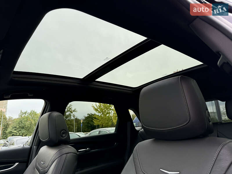 Внедорожник / Кроссовер Cadillac XT5 2021 в Киеве