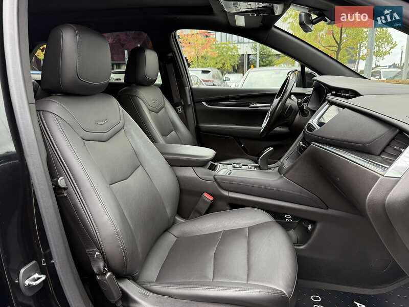 Внедорожник / Кроссовер Cadillac XT5 2021 в Киеве