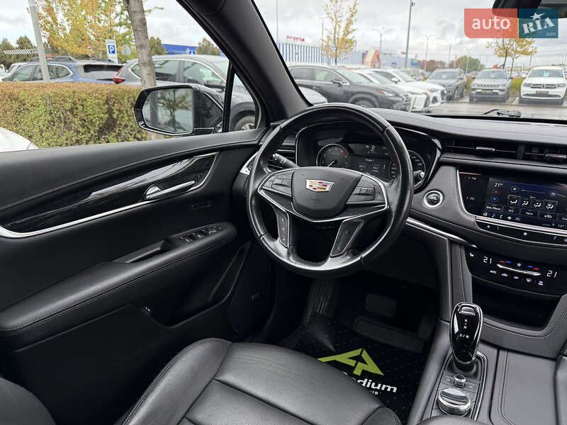 Внедорожник / Кроссовер Cadillac XT5 2021 в Киеве
