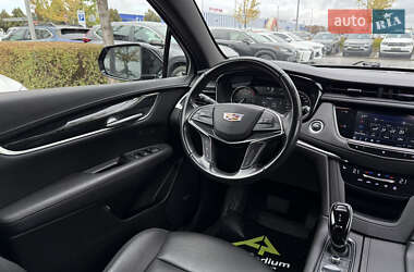 Внедорожник / Кроссовер Cadillac XT5 2021 в 