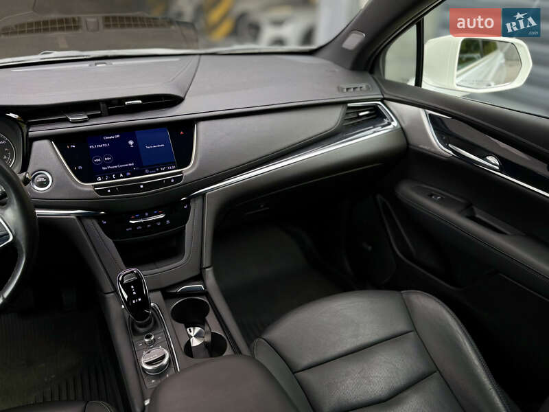 Внедорожник / Кроссовер Cadillac XT5 2021 в Харькове
