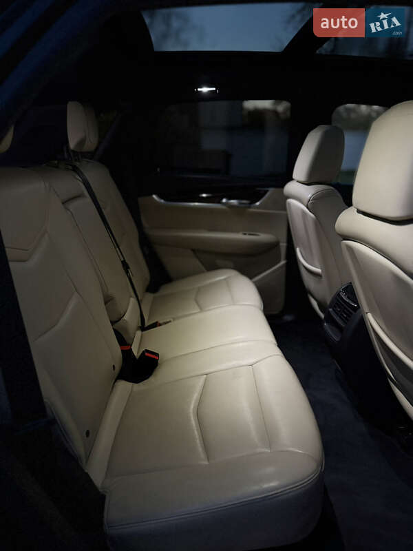 Позашляховик / Кросовер Cadillac XT5 2017 в Миколаєві