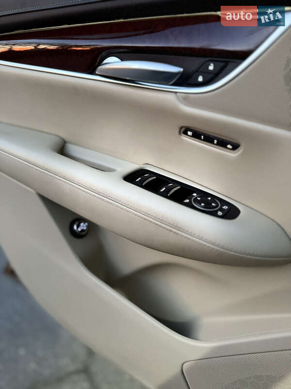 Позашляховик / Кросовер Cadillac XT5 2017 в Миколаєві