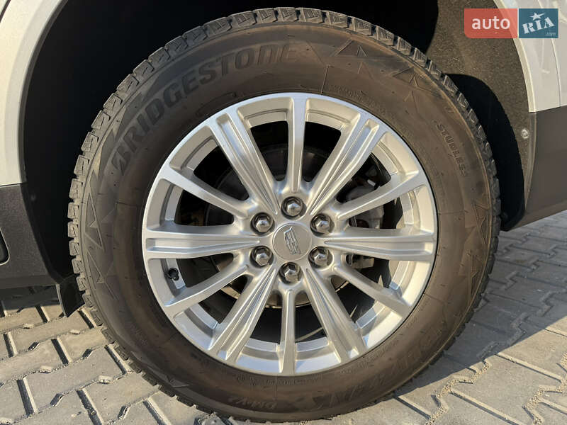 Внедорожник / Кроссовер Cadillac XT5 2017 в Виннице