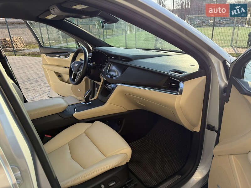 Внедорожник / Кроссовер Cadillac XT5 2017 в Виннице