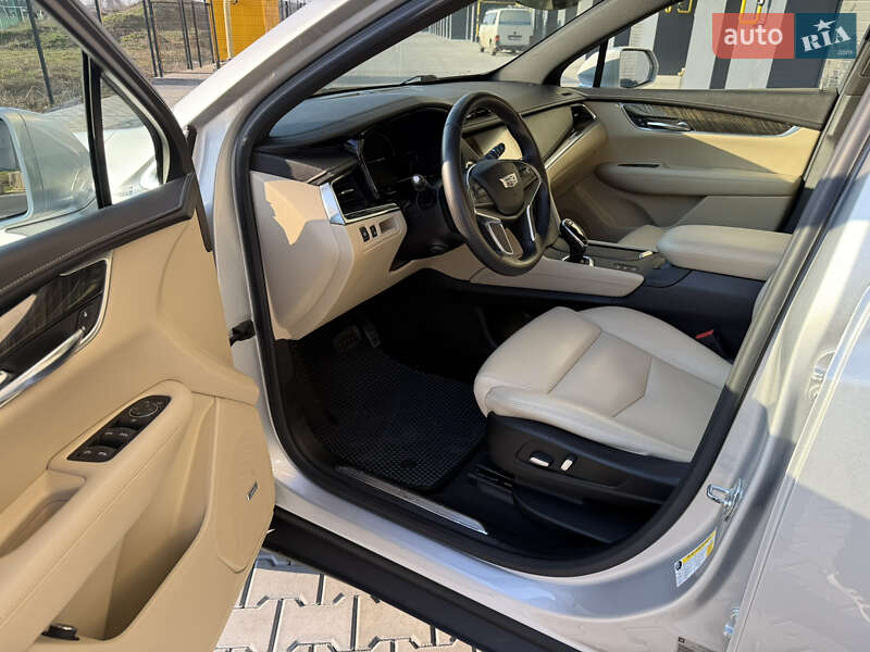 Внедорожник / Кроссовер Cadillac XT5 2017 в Виннице