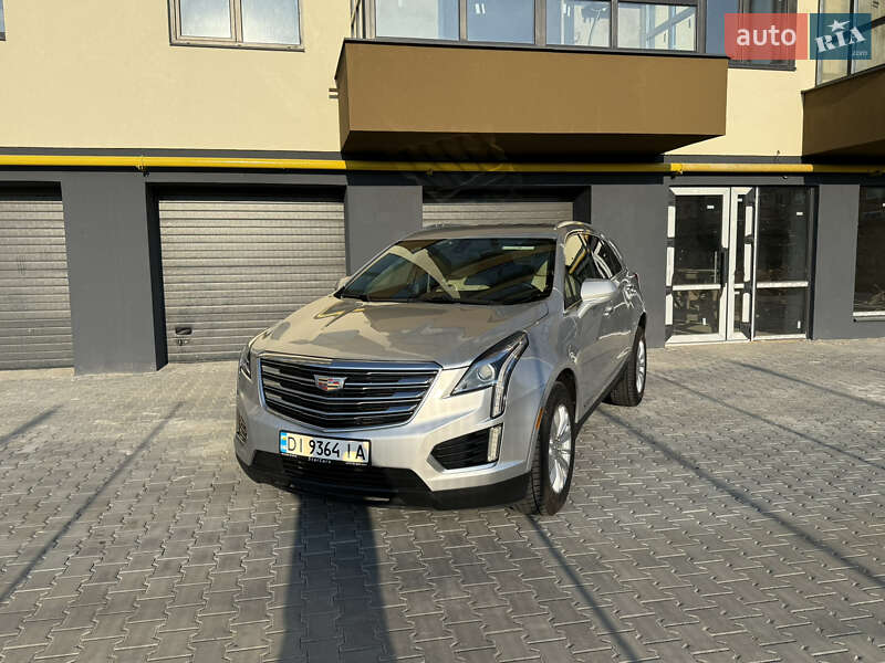 Внедорожник / Кроссовер Cadillac XT5 2017 в Виннице