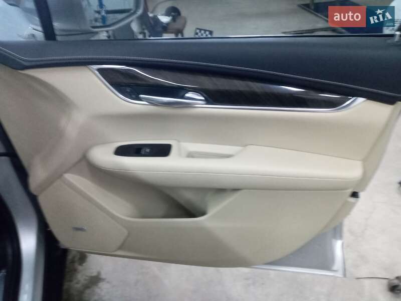 Внедорожник / Кроссовер Cadillac XT5 2019 в Шептицькому