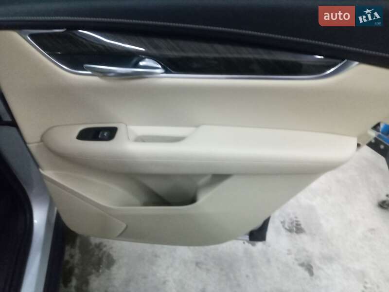 Внедорожник / Кроссовер Cadillac XT5 2019 в Шептицькому