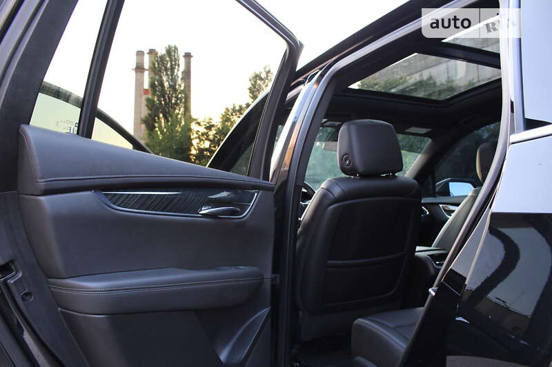 Позашляховик / Кросовер Cadillac XT6 2020 в Києві