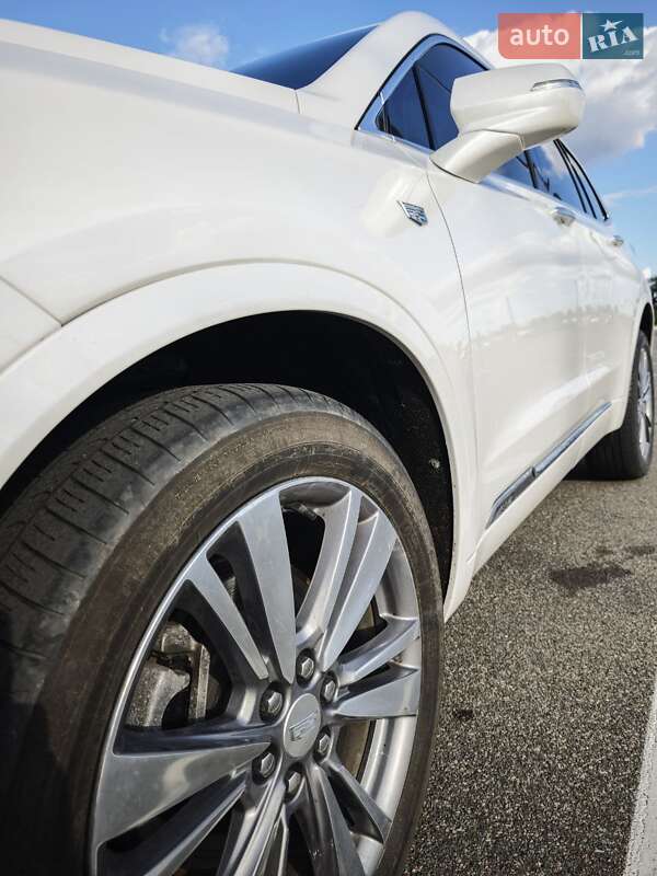 Внедорожник / Кроссовер Cadillac XT6 2019 в Киеве