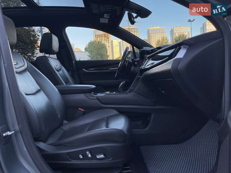 Внедорожник / Кроссовер Cadillac XT6 2019 в Киеве