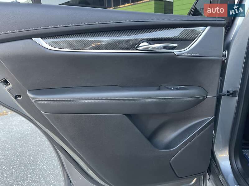 Внедорожник / Кроссовер Cadillac XT6 2019 в Киеве