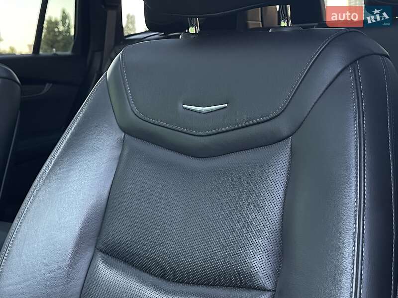 Внедорожник / Кроссовер Cadillac XT6 2019 в Киеве