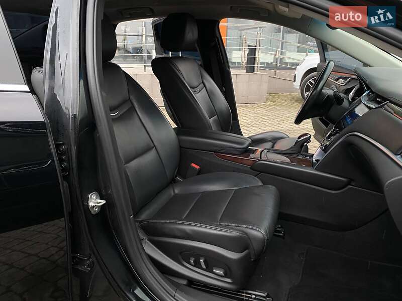 Седан Cadillac XTS 2016 в Львове