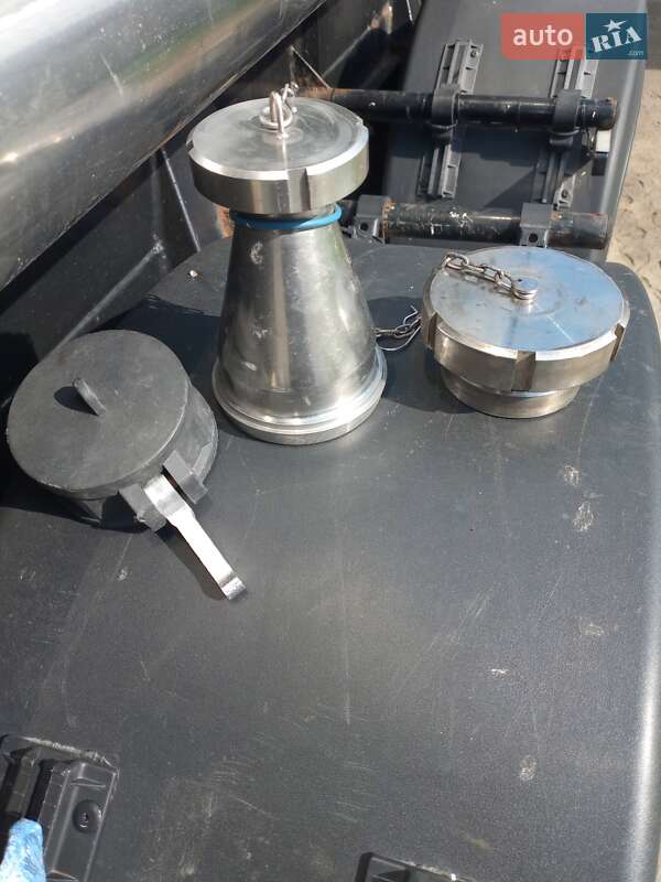 Цистерна полуприцеп Cardi Santi 1996 в Одессе