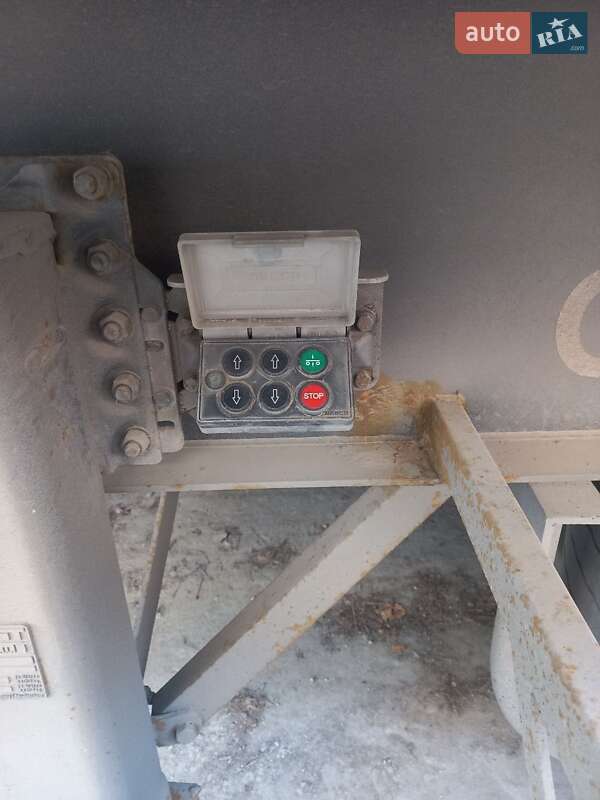 Зерновоз - напівпричіп Carnehl CHKS/AH 2007 в Дніпрі