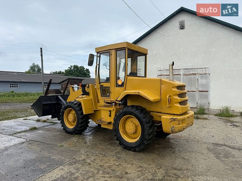 Фронтальні навантажувачі Case Construction 621C 1997 в Тячеві