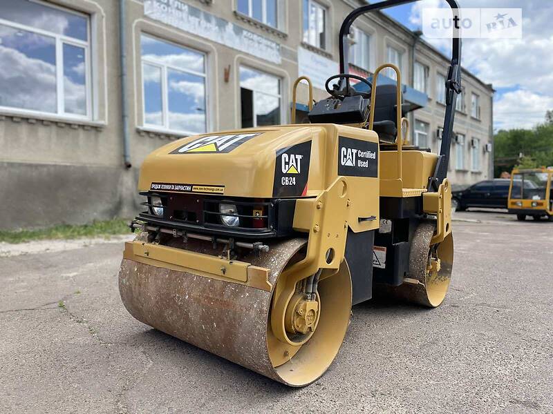 Дорожный каток Caterpillar 226 2010 в Черняхове