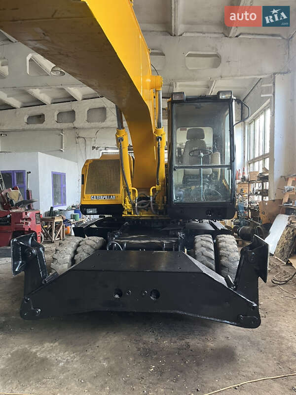 Колесный экскаватор Caterpillar 315 2001 в Косове