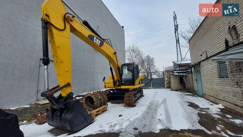Гусеничний екскаватор Caterpillar 320 2007 в Дніпрі
