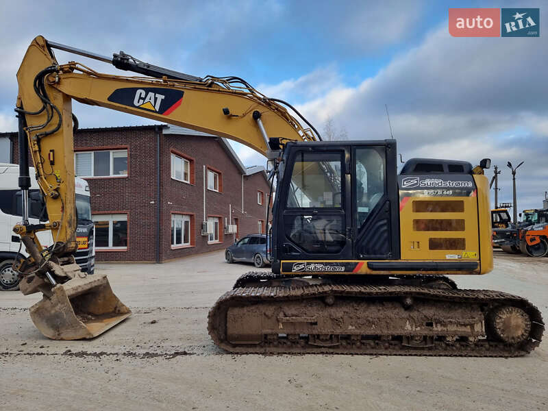 Гусеничный экскаватор Caterpillar 320 2014 в Одессе