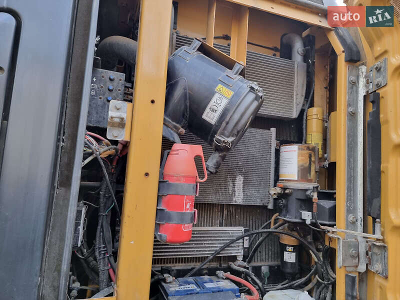 Гусеничный экскаватор Caterpillar 320 2014 в Одессе