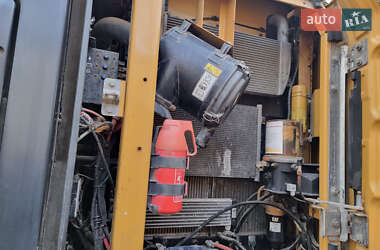Гусеничный экскаватор Caterpillar 320 2014 в 