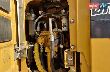 Гусеничный экскаватор Caterpillar 320 2013 в 