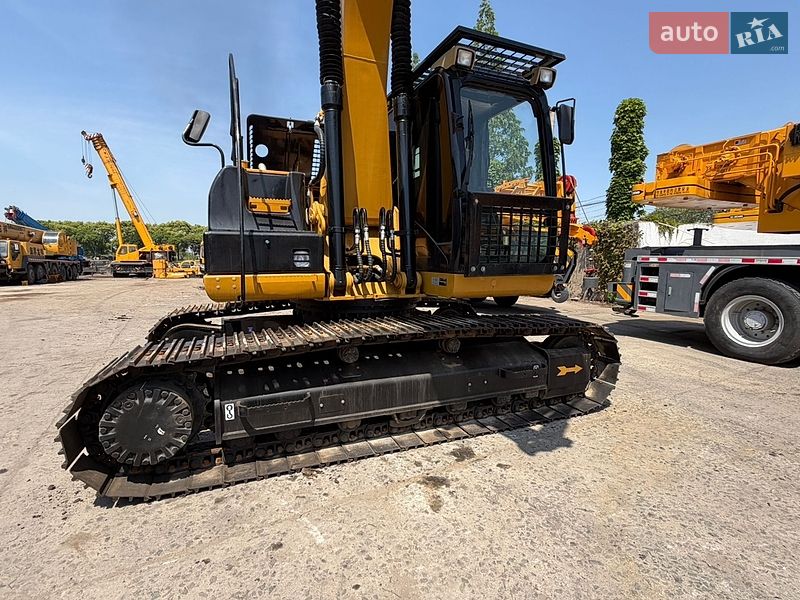 Гусеничный экскаватор Caterpillar 320 2019 в Ровно