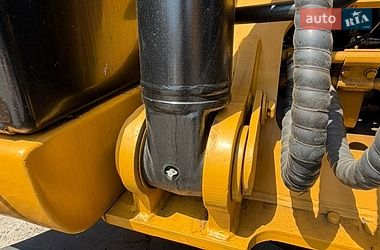 Гусеничный экскаватор Caterpillar 320 2019 в Ровно