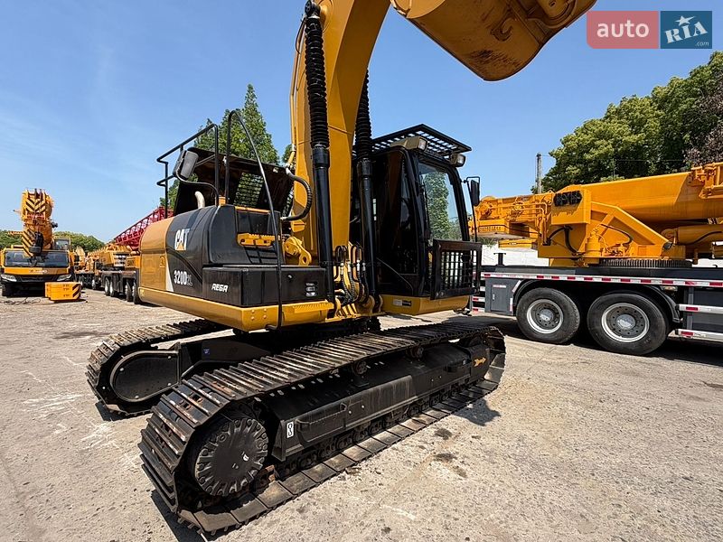 Гусеничный экскаватор Caterpillar 320 2019 в Ровно