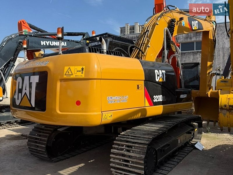 Гусеничный экскаватор Caterpillar 320 2016 в Ровно